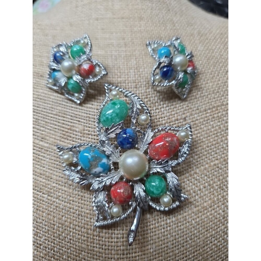 Vintage SARAH CONVENTRY 1967 Fantasy Brooch & Clip Earrings Multi color stones